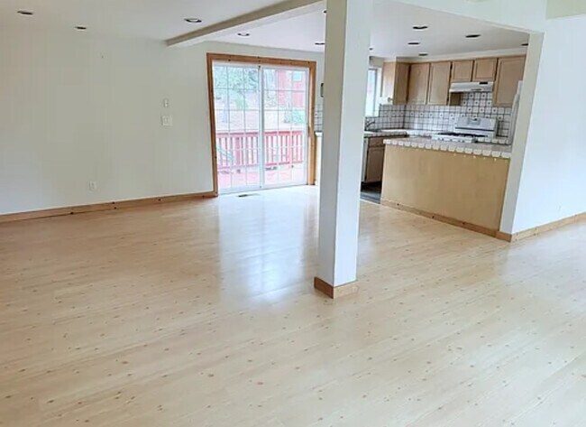 Foto del edificio - 11881 Pine Forest Rd