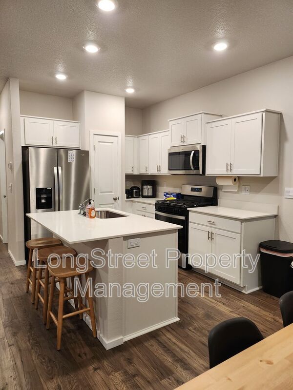 Foto del edificio - 412 Lost Lake St NE