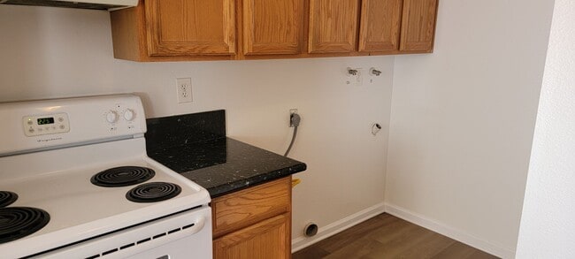 Building Photo - 2-Bed/1.5-Bath Condo For Rent