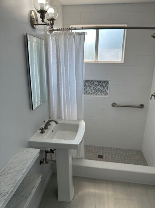Building Photo - 3 Bedroom Goleta Home