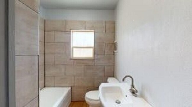 Foto del edificio - 608 E Crosby Ave