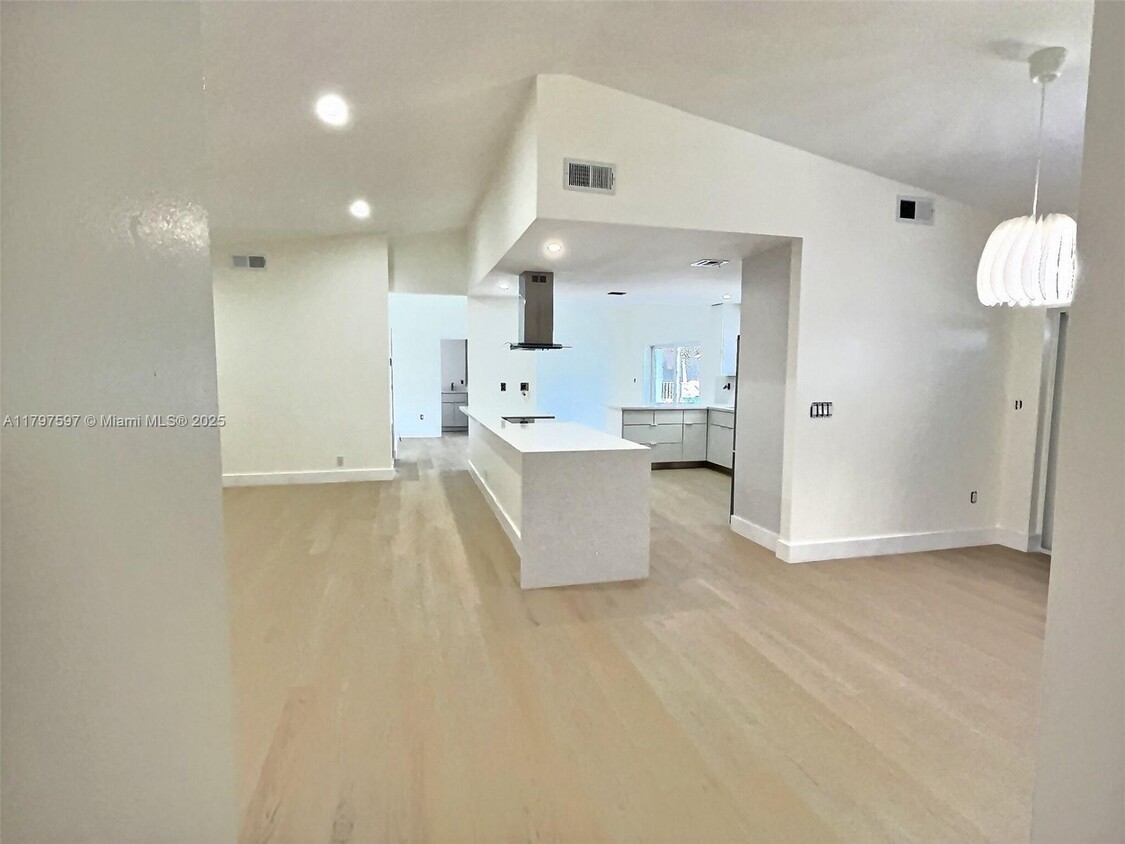 Foto del edificio - 4499 SW 14th St