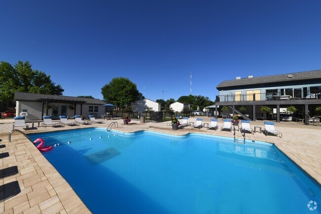 Swimming pool with Sun Deck - The Manning Apartment Homes