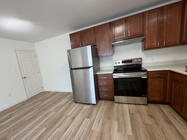 Building Photo - 28 Sequoia Dr