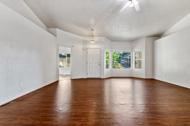 Building Photo - 2119 W Roberts Ave