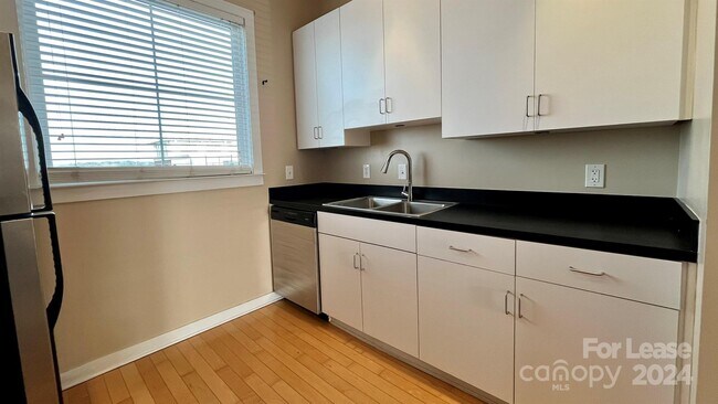 Foto del edificio - 360 Exchange St NW