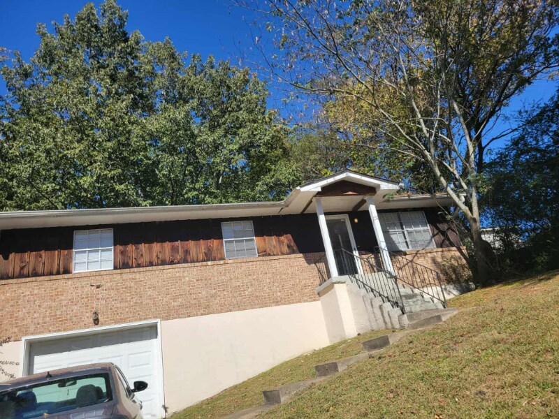Primary Photo - 213 Hilltop Dr