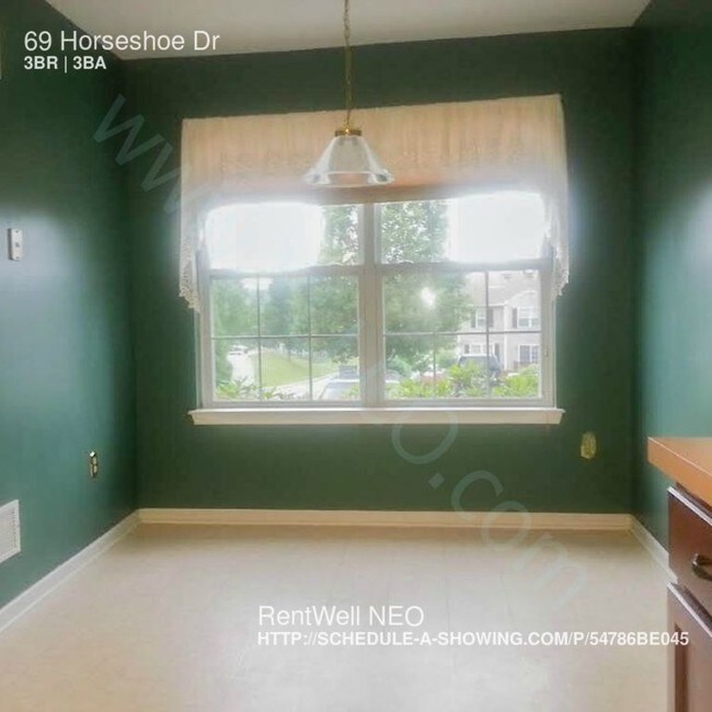 Building Photo - 69 Horseshoe Dr