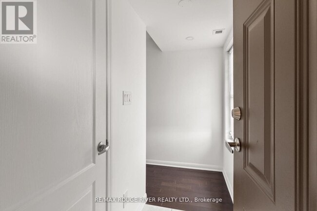 Photo du bâtiment - 1725 Pure Springs Blvd.