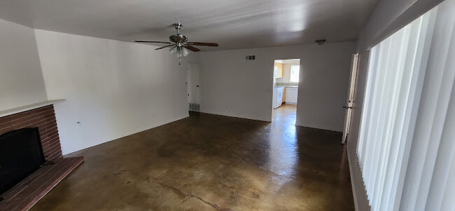 Living Room - 1570 N Broadway