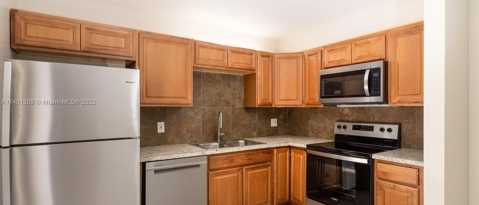 Foto del edificio - 231 Woodland Rd