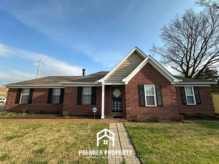 Newly Renovated 4BR/2BA Home in 38141 | Vaulted Ceilings, 2-Car Garage & Stainless Steel Stove - Newly Renovated 4BR/2BA Home in 38141 | Vaulted Ceilings, 2-Car Garage & Stainless Steel Stove
