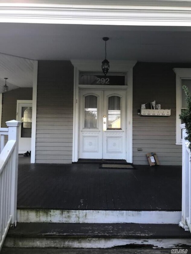 292 S Ocean Ave, Patchogue, NY 11772 Room for Rent in Patchogue, NY