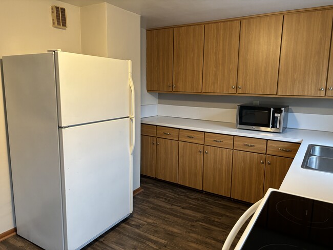 Upper Level Unit - Kitchen - 817 5th St S