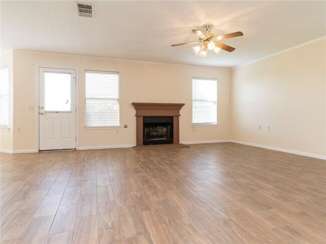 Foto del edificio - 5509 Rayburn Ln