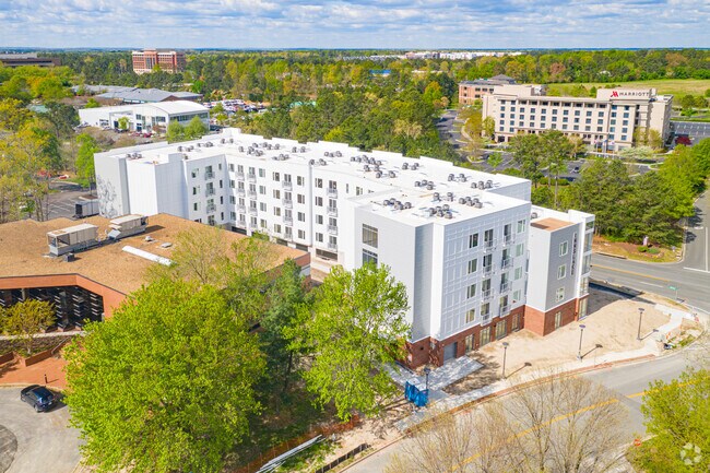 Building Photo - Innslake Place