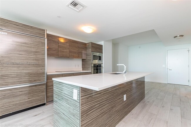 Foto del edificio - 460 NE 28th St