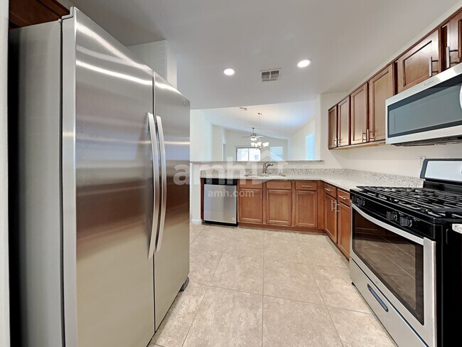 Foto del edificio - 1417 W Belmont Red Trail