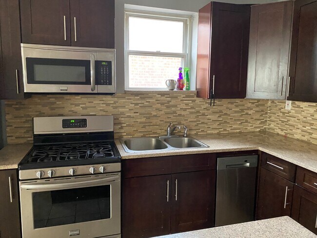 Foto del edificio - 1741 E 27th St