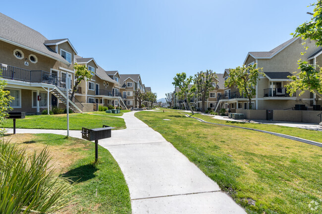 Building Photo - Sierra Canyon Apartments