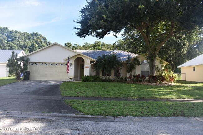 Building Photo - 890 Spirea Dr