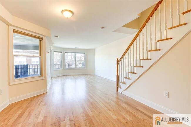 Foto del edificio - 112 N Broadway
