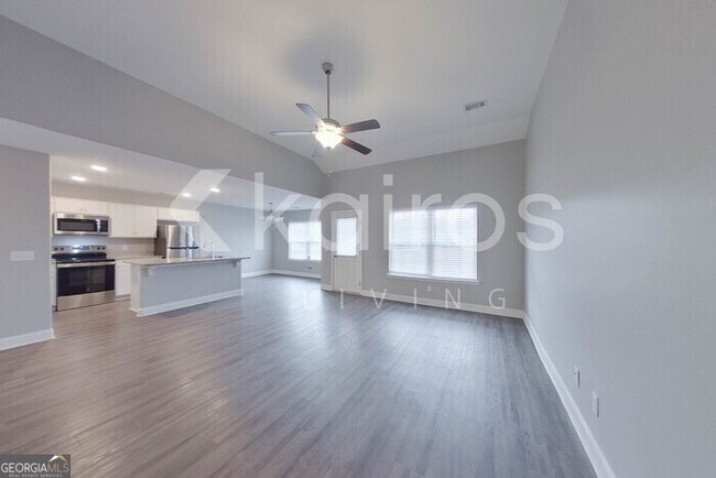 Foto del edificio - 300 Hemlock Ct