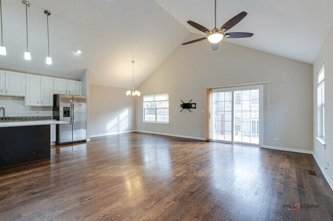 Building Photo - 1253 S Christine Ct