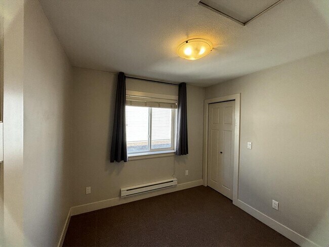 Building Photo - 6763-6192 192 St