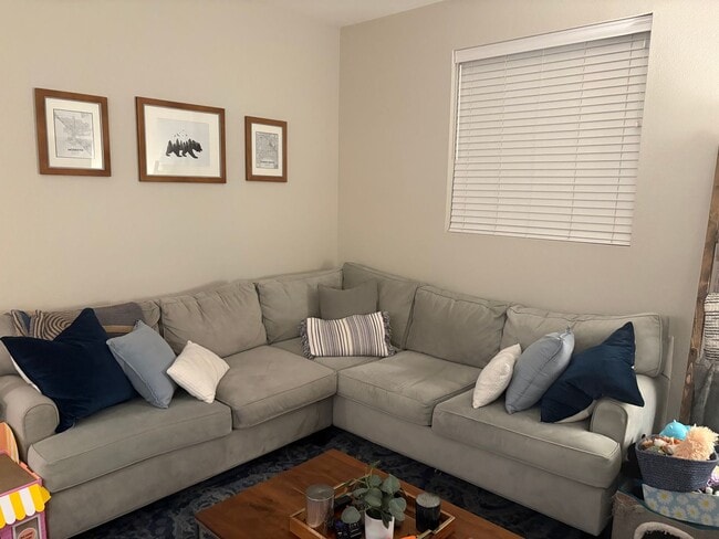 Building Photo - Modern 2-Bedroom Condo Near Downtown Sacra...