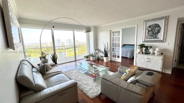 Foto del edificio - 3731 N Country Club Dr