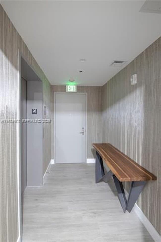 Foto del edificio - 488 NE 18th St