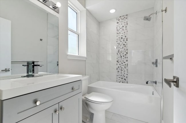 Building Photo - 723 N 35th St