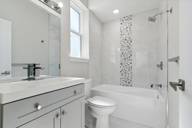 Foto del edificio - 723 N 35th St
