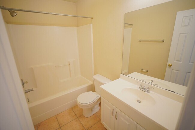 Foto del edificio - 859 W Brevard St