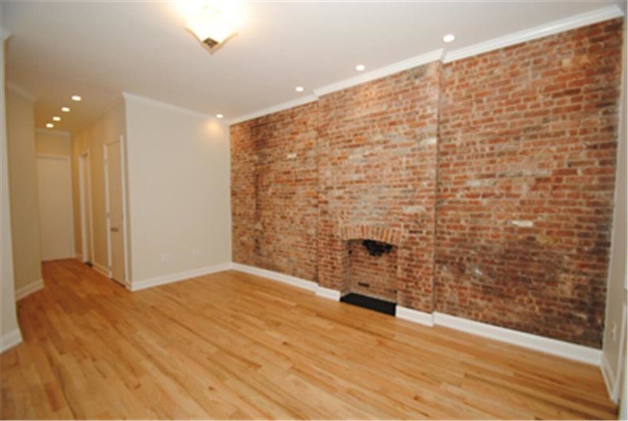 Primary Photo - 261 West 19th Street