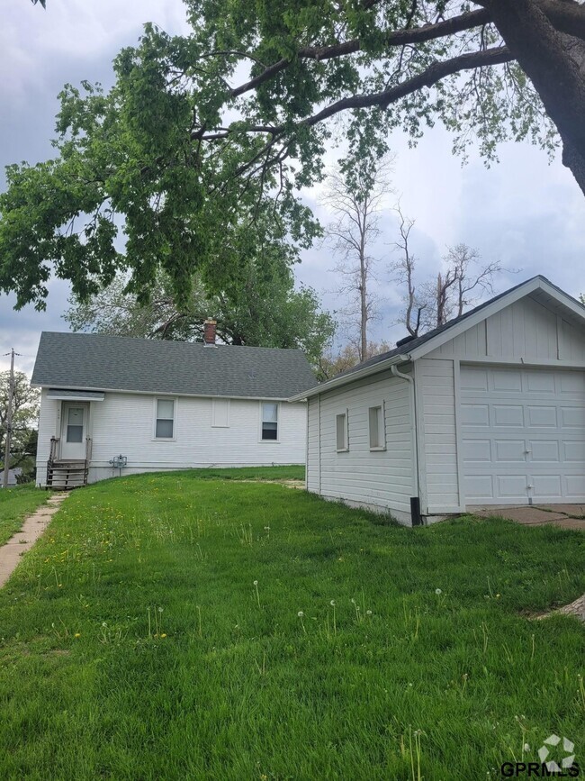 Building Photo - 4108 S 10th St