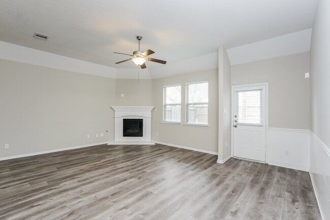 Foto del edificio - 3214 Bainbridge Hill Ln