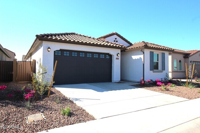 Foto del edificio - 9339 W Glenrosa Ave