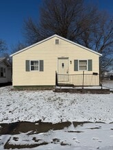 Building Photo - 928 W Waggoner St