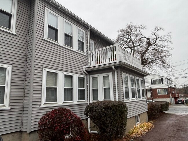 Building Photo - 103 Barnes Ave