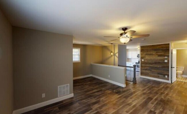 Foto del edificio - 750 E Fishers Creek Rd