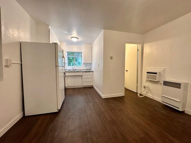 Building Photo - 5887 Riverside Dr