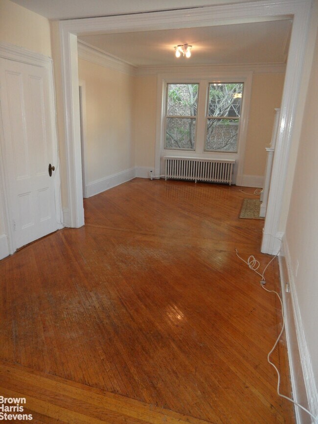 Building Photo - Big Bright Prewar One Bedroom