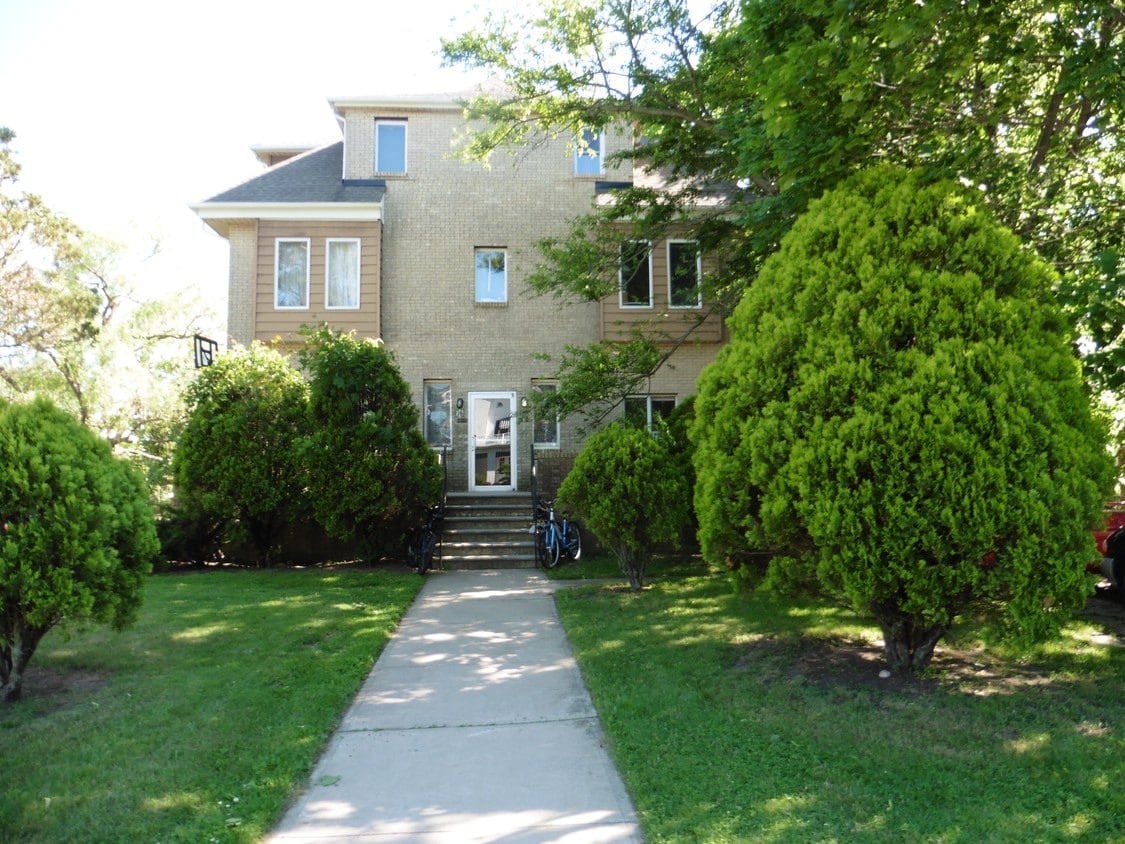 Building Photo - 96 Neptune Ave