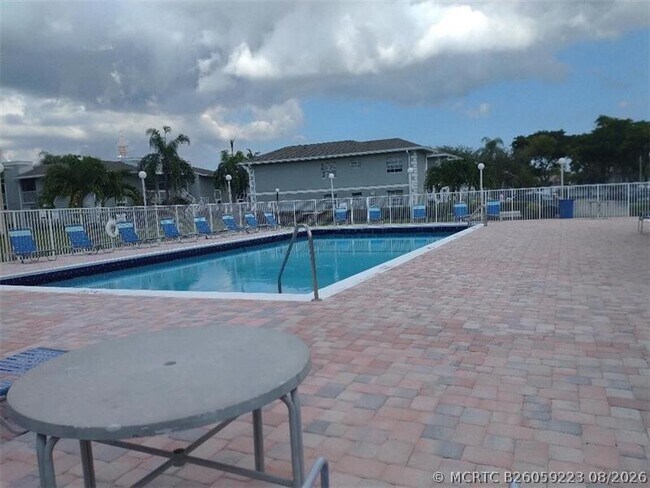 Foto del edificio - 448 NE 210th Cir Terrace