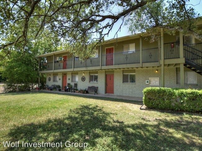 Building Photo - 1 br, 1 bath Apartment - 806 E 13th St