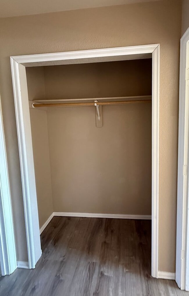 Foto del edificio - 1717 Oakshire Ln