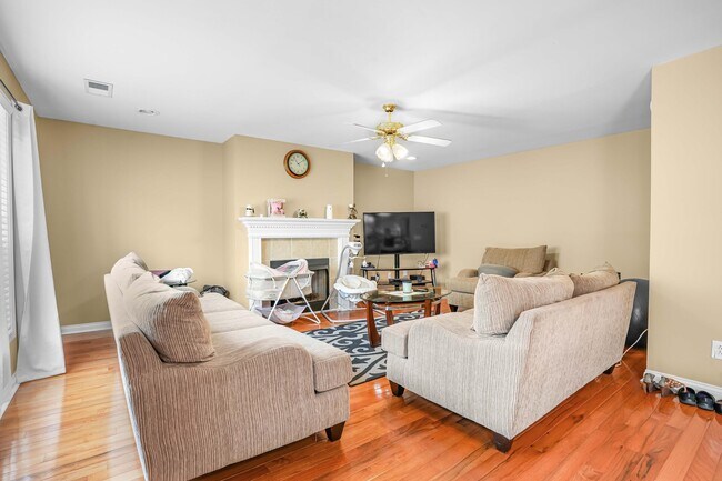 Building Photo - 4317 Saron Dr