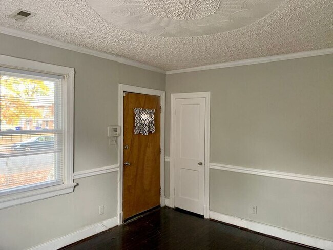 Building Photo - 2215 N 26th St